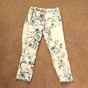 Girls light flower leggings.